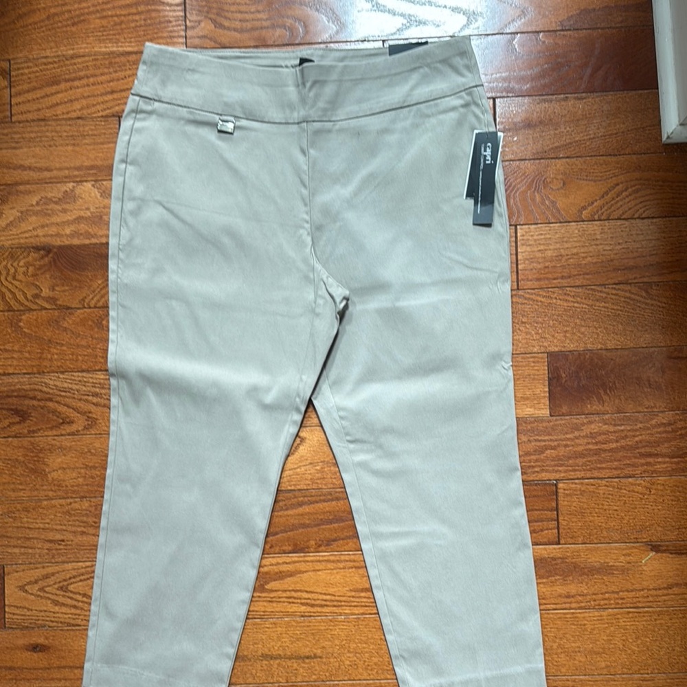 Alfani Women's Tan Capris